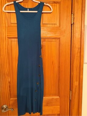 Sleeveless Ribbed Midi Dress with Side Button Detail - Blue